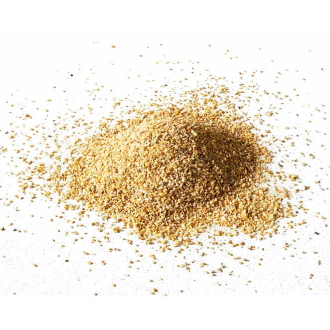 Gelber Sienna Eine kleiner Haufen vom gold-gelben, Struktursand Gelber Sienna auf transparentem Hintergrund